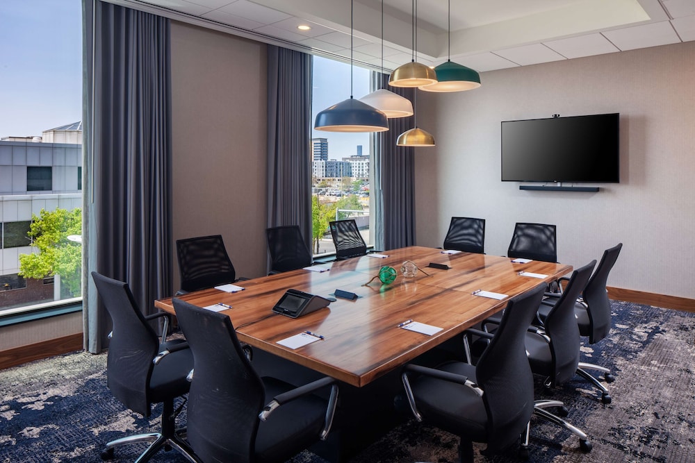 Homewood Suites by Hilton Boston Seaport District — Hotel building in Boston, Massachusetts