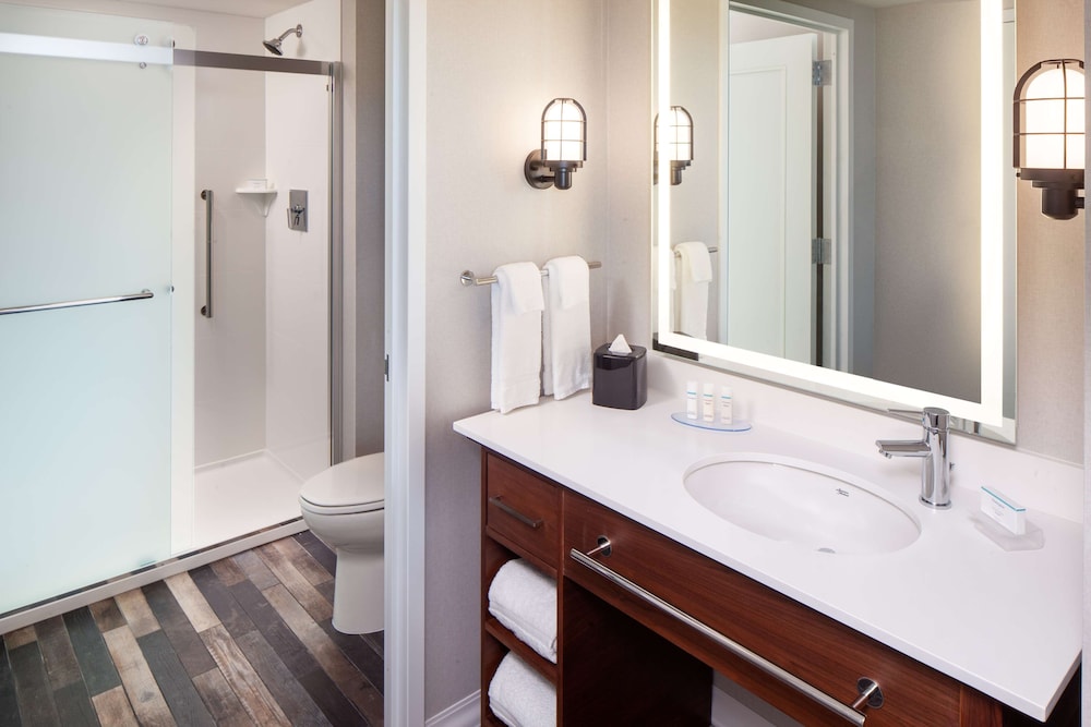 Homewood Suites by Hilton Boston Seaport District — Hotel rooms in Boston, Massachusetts