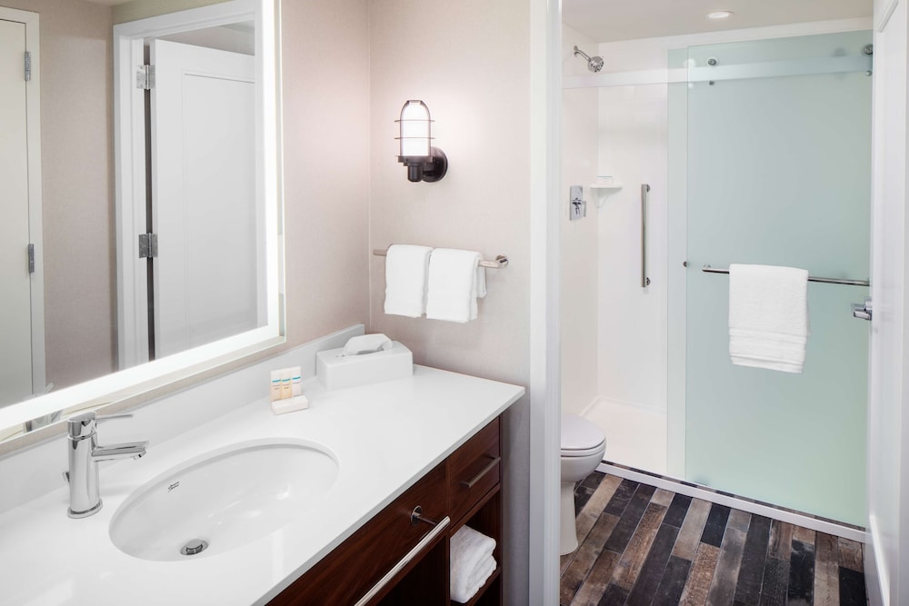 Homewood Suites by Hilton Boston Seaport District — Hotel rooms in Boston, Massachusetts