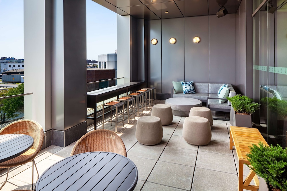 Homewood Suites by Hilton Boston Seaport District — Restaurant & bars in Boston, Massachusetts