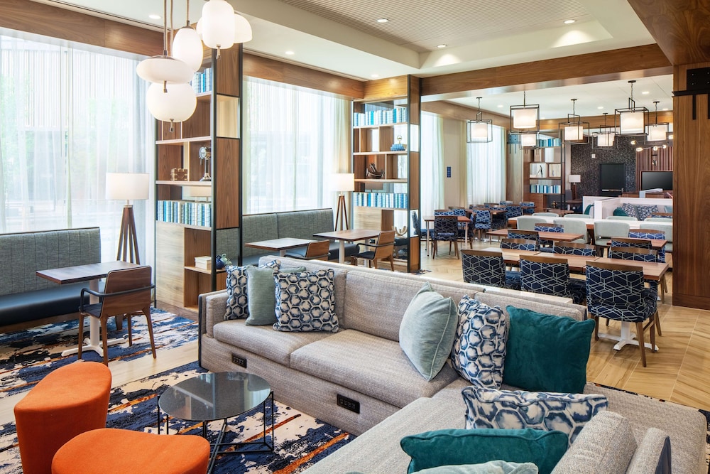 Homewood Suites by Hilton Boston Seaport District — Restaurant & bars in Boston, Massachusetts