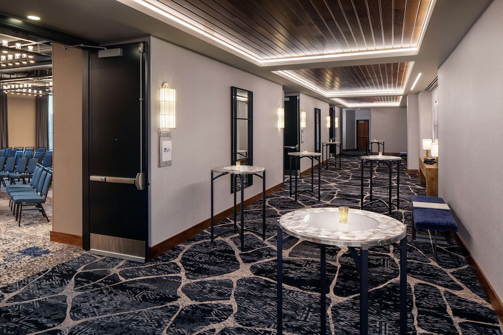 Homewood Suites by Hilton Boston Seaport District — Restaurant & bars in Boston, Massachusetts