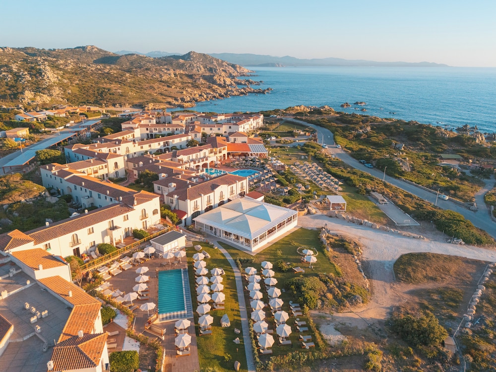 Mangia's Santa Teresa Sardinia, Curio Collection by Hilton — Hotel building in Capo Testa, Sardinia