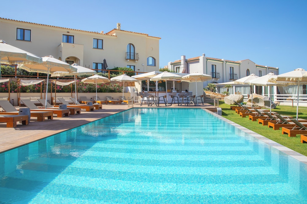 Mangia's Santa Teresa Sardinia, Curio Collection by Hilton — Swimming pool in Capo Testa, Sardinia