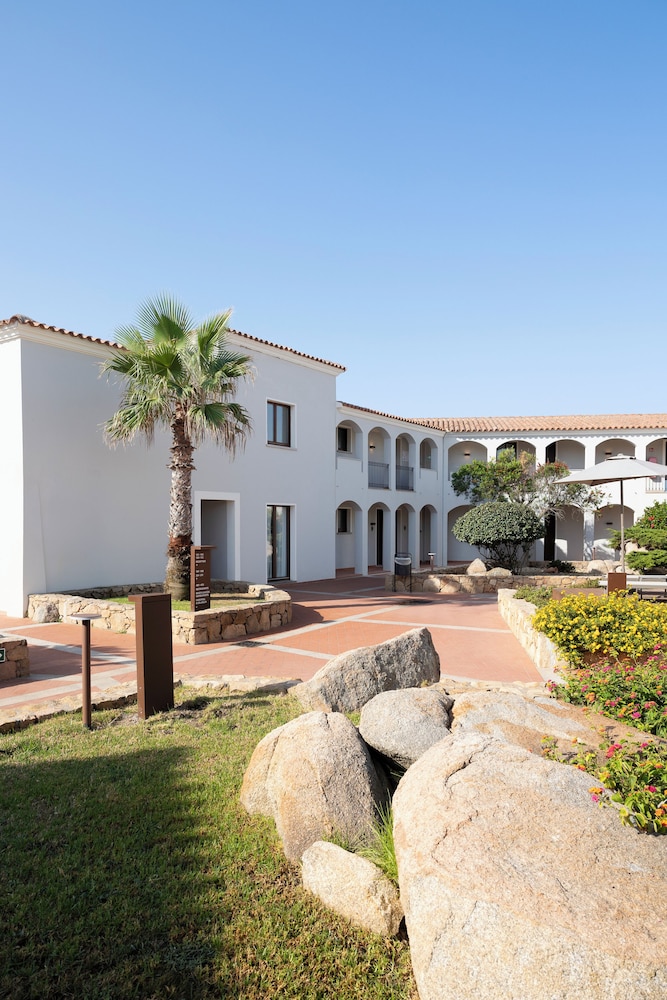 Mangia's Santa Teresa Sardinia, Curio Collection by Hilton — Hotel building in Capo Testa, Sardinia