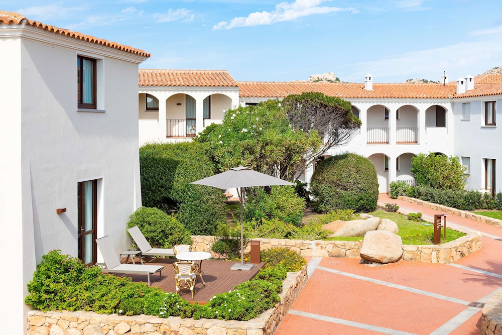 Mangia's Santa Teresa Sardinia, Curio Collection by Hilton — Hotel building in Capo Testa, Sardinia