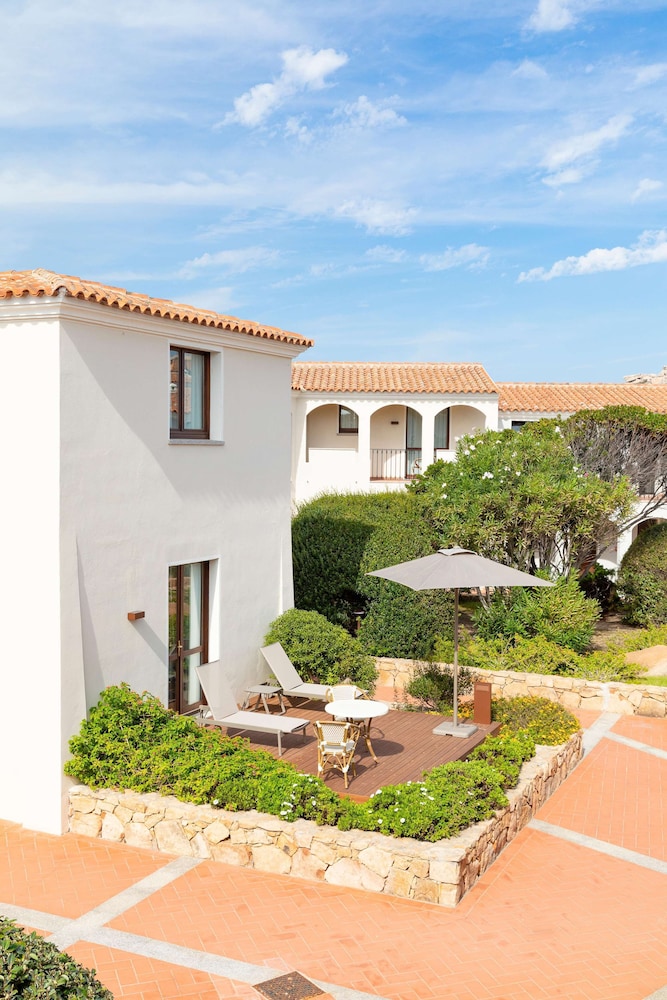 Mangia's Santa Teresa Sardinia, Curio Collection by Hilton — Hotel building in Capo Testa, Sardinia