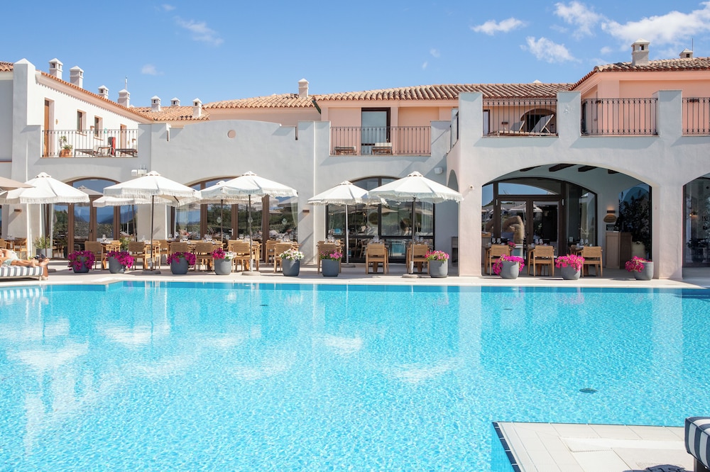 Mangia's Santa Teresa Sardinia, Curio Collection by Hilton — Swimming pool in Capo Testa, Sardinia