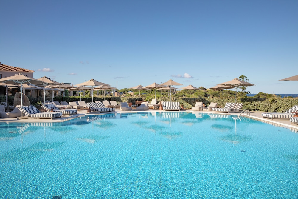 Mangia's Santa Teresa Sardinia, Curio Collection by Hilton — Swimming pool in Capo Testa, Sardinia