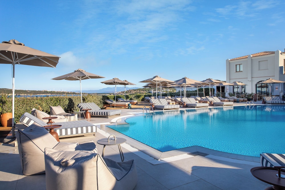 Mangia's Santa Teresa Sardinia, Curio Collection by Hilton — Swimming pool in Capo Testa, Sardinia