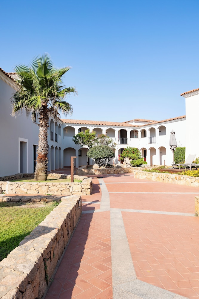 Mangia's Santa Teresa Sardinia, Curio Collection by Hilton — Hotel building in Capo Testa, Sardinia