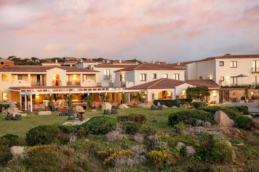 Mangia's Santa Teresa Sardinia, Curio Collection by Hilton — Hotel building in Capo Testa, Sardinia