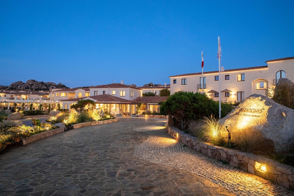 Mangia's Santa Teresa Sardinia, Curio Collection by Hilton — Hotel building in Capo Testa, Sardinia