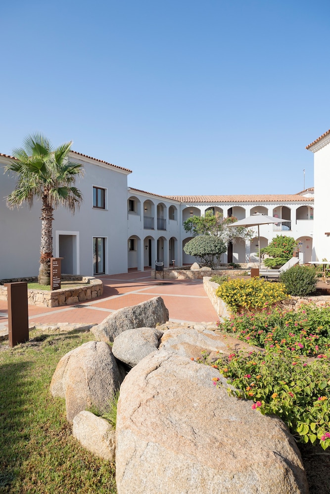 Mangia's Santa Teresa Sardinia, Curio Collection by Hilton — Hotel building in Capo Testa, Sardinia