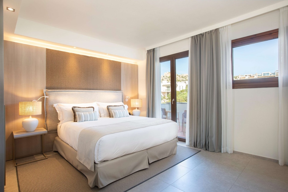 Mangia's Santa Teresa Sardinia, Curio Collection by Hilton — Hotel rooms in Capo Testa, Sardinia