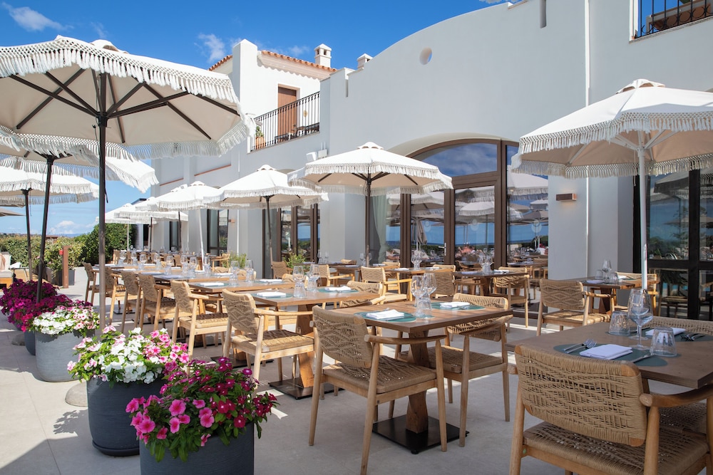 Mangia's Santa Teresa Sardinia, Curio Collection by Hilton — Restaurant & bars in Capo Testa, Sardinia