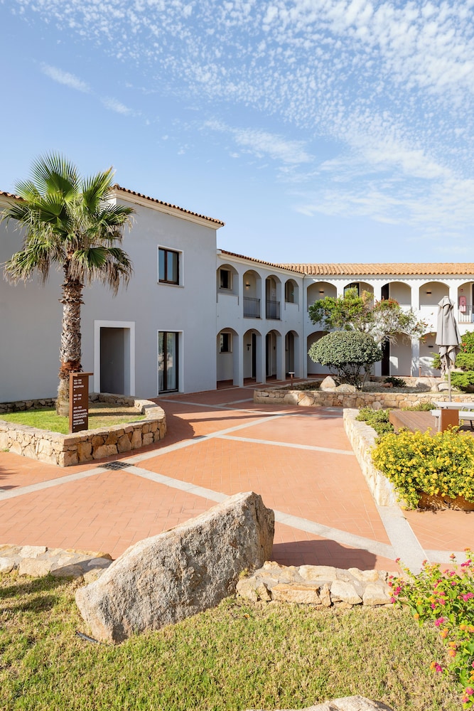 Mangia's Santa Teresa Sardinia, Curio Collection by Hilton — Hotel building in Capo Testa, Sardinia