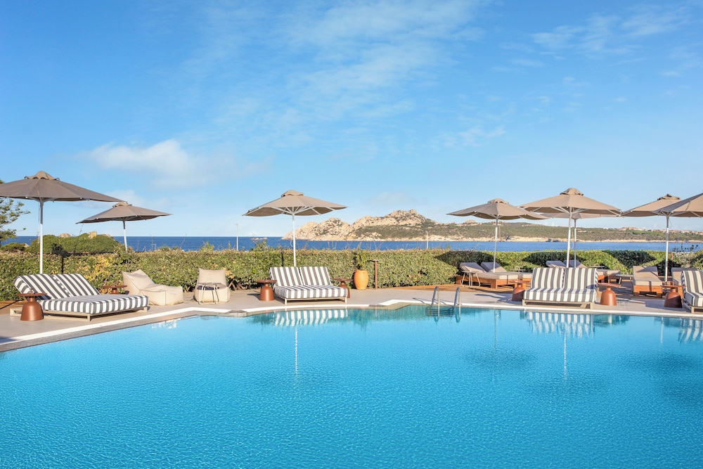 Mangia's Santa Teresa Sardinia, Curio Collection by Hilton — Swimming pool in Capo Testa, Sardinia