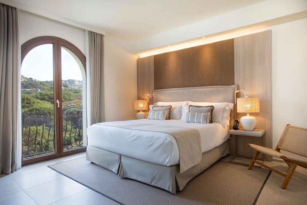 Mangia's Santa Teresa Sardinia, Curio Collection by Hilton — Hotel rooms in Capo Testa, Sardinia