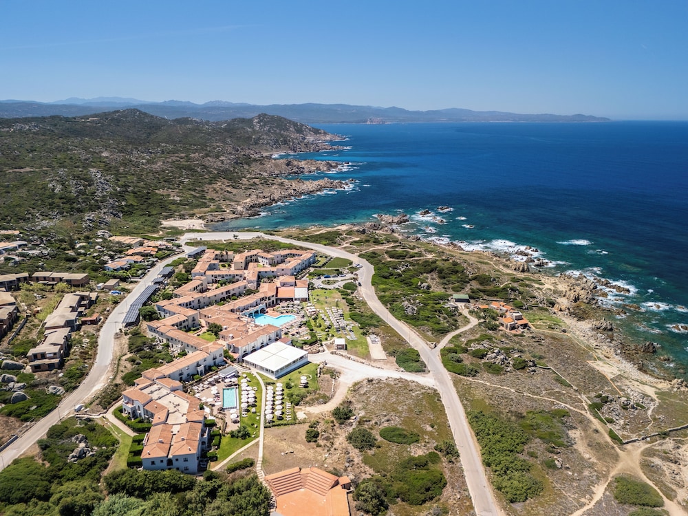 Mangia's Santa Teresa Sardinia, Curio Collection by Hilton — Hotel building in Capo Testa, Sardinia