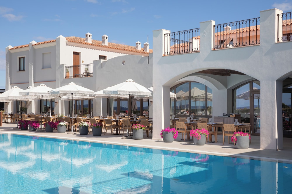 Mangia's Santa Teresa Sardinia, Curio Collection by Hilton — Restaurant & bars in Capo Testa, Sardinia