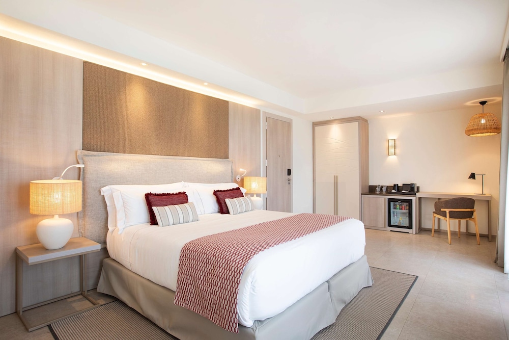 Mangia's Santa Teresa Sardinia, Curio Collection by Hilton — Hotel rooms in Capo Testa, Sardinia