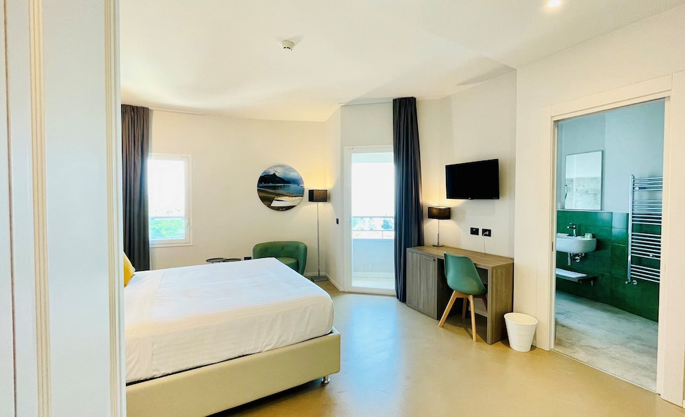 Grand Hotel Faraglioni — Hotel rooms in Aci Castello, Sicily