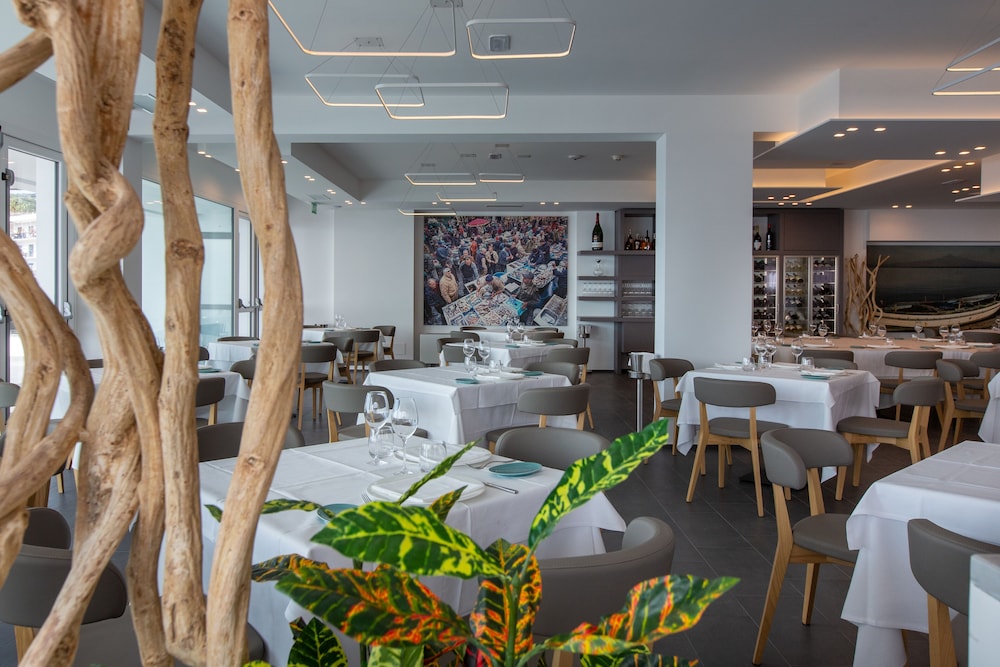 Grand Hotel Faraglioni — Restaurant & bars in Aci Castello, Sicily