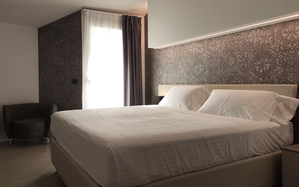 Grand Hotel Faraglioni — Hotel rooms in Aci Castello, Sicily