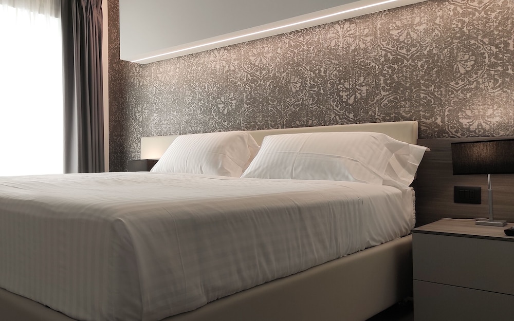 Grand Hotel Faraglioni — Hotel rooms in Aci Castello, Sicily
