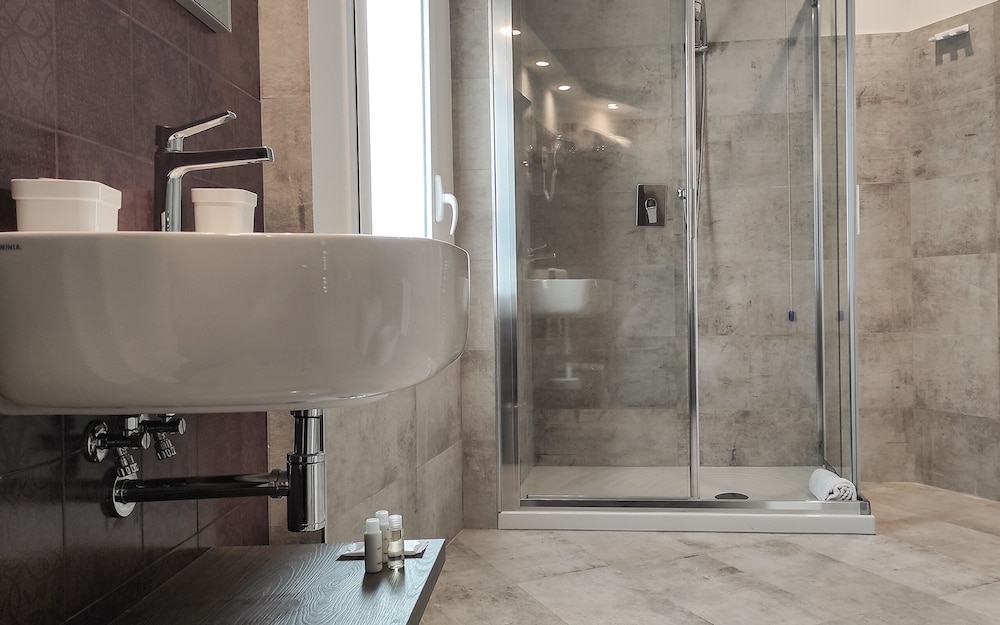 Grand Hotel Faraglioni — Hotel rooms in Aci Castello, Sicily