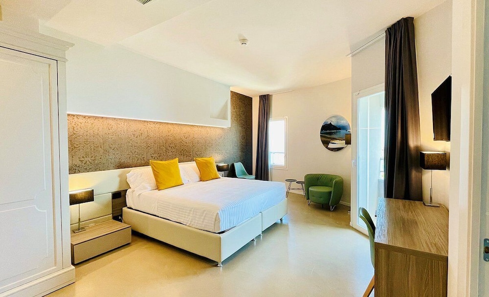 Grand Hotel Faraglioni — Hotel rooms in Aci Castello, Sicily