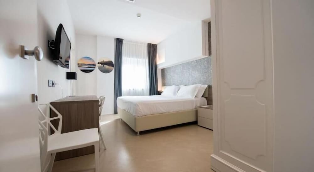 Grand Hotel Faraglioni — Hotel rooms in Aci Castello, Sicily
