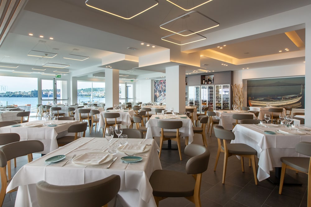 Grand Hotel Faraglioni — Restaurant & bars in Aci Castello, Sicily