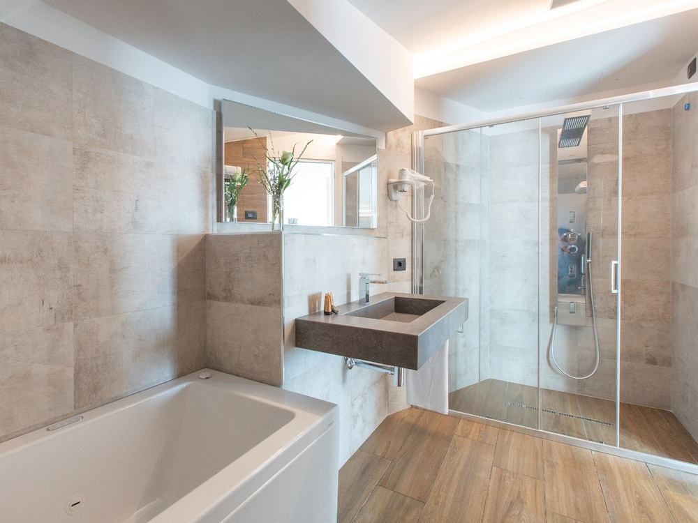 Grand Hotel Faraglioni — Hotel rooms in Aci Castello, Sicily