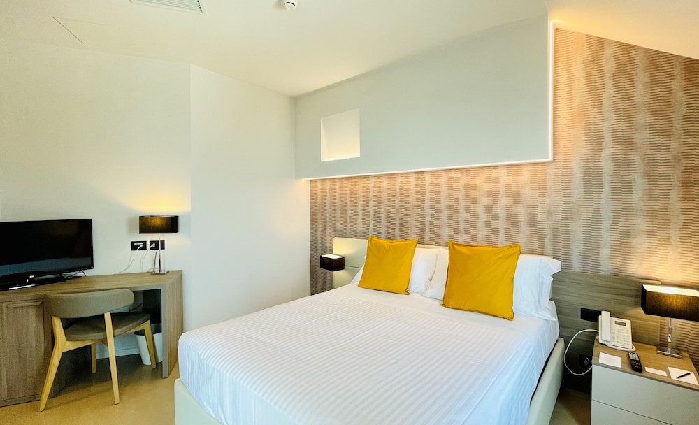 Grand Hotel Faraglioni — Hotel rooms in Aci Castello, Sicily