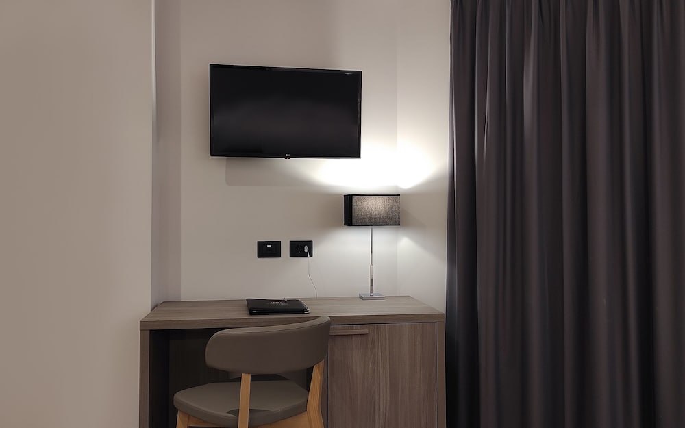 Grand Hotel Faraglioni — Hotel rooms in Aci Castello, Sicily