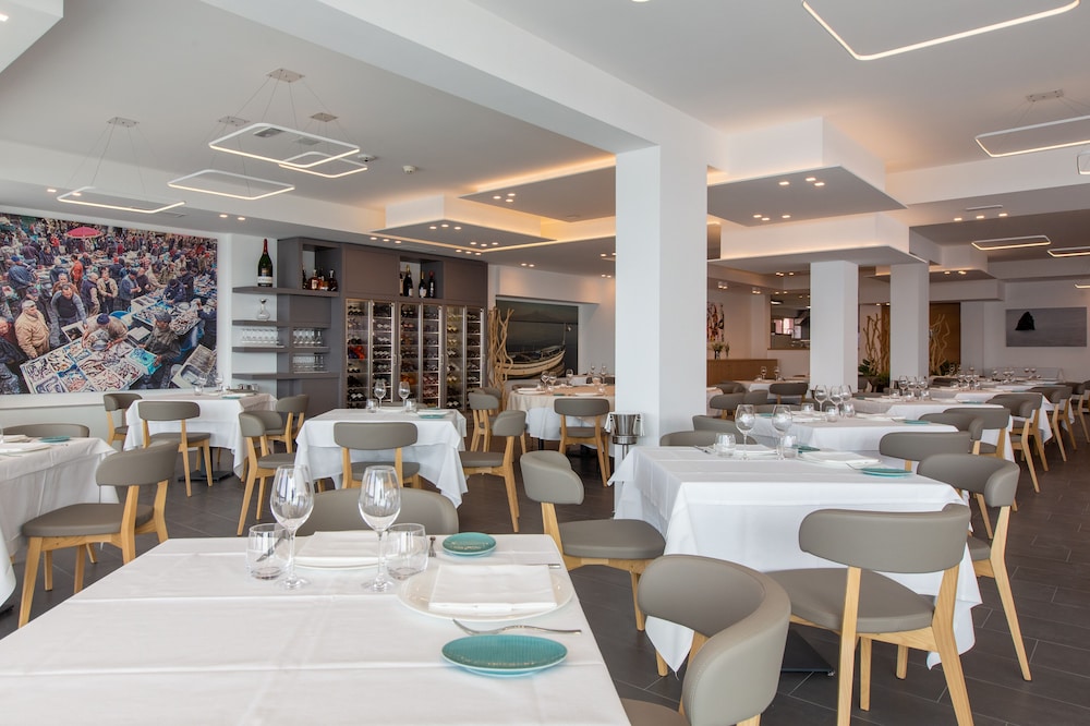 Grand Hotel Faraglioni — Restaurant & bars in Aci Castello, Sicily