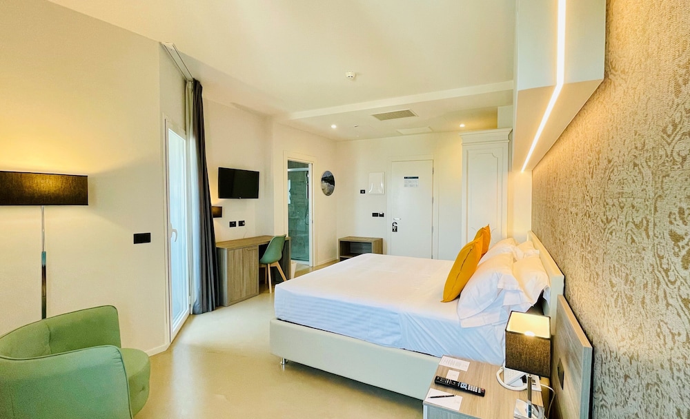 Grand Hotel Faraglioni — Hotel rooms in Aci Castello, Sicily
