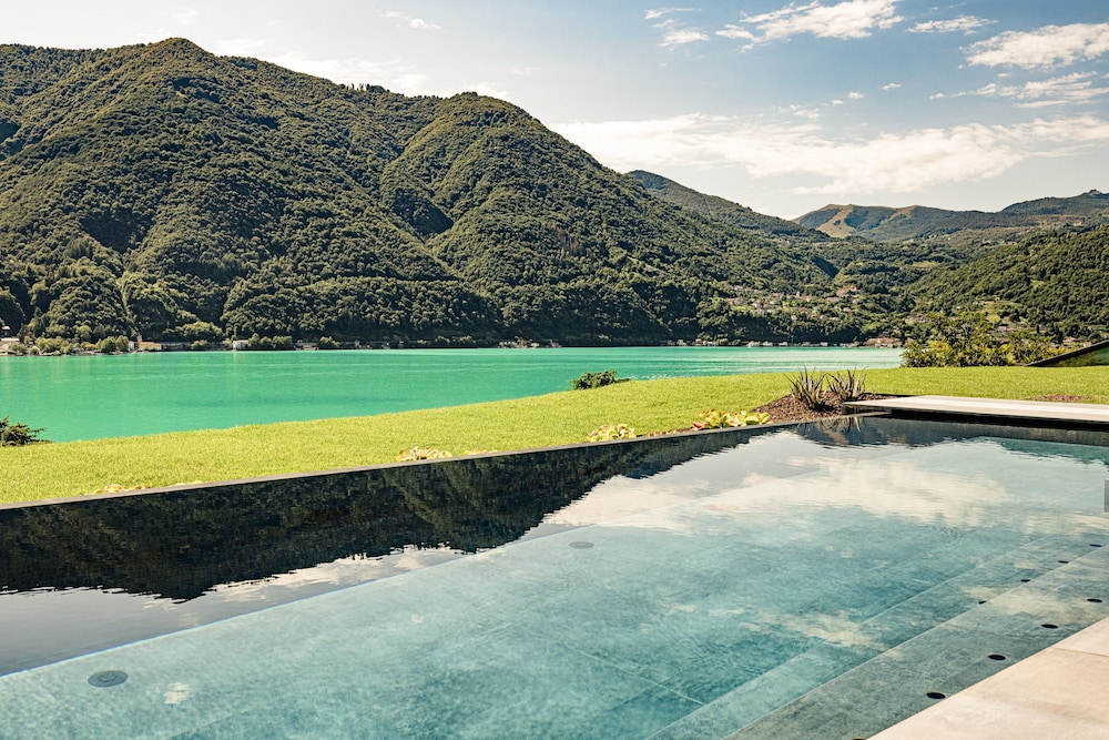 ARIA Retreat & SPA - The Leading Hotels of the World — Swimming pool in Porlezza, Lombardy