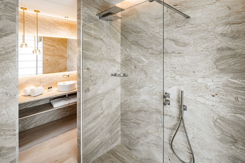 ARIA Retreat & SPA - The Leading Hotels of the World — Hotel rooms in Porlezza, Lombardy