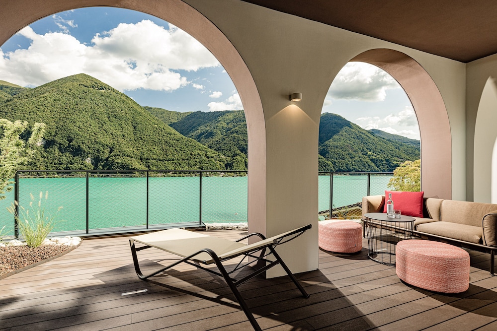 ARIA Retreat & SPA - The Leading Hotels of the World — Hotel building in Porlezza, Lombardy