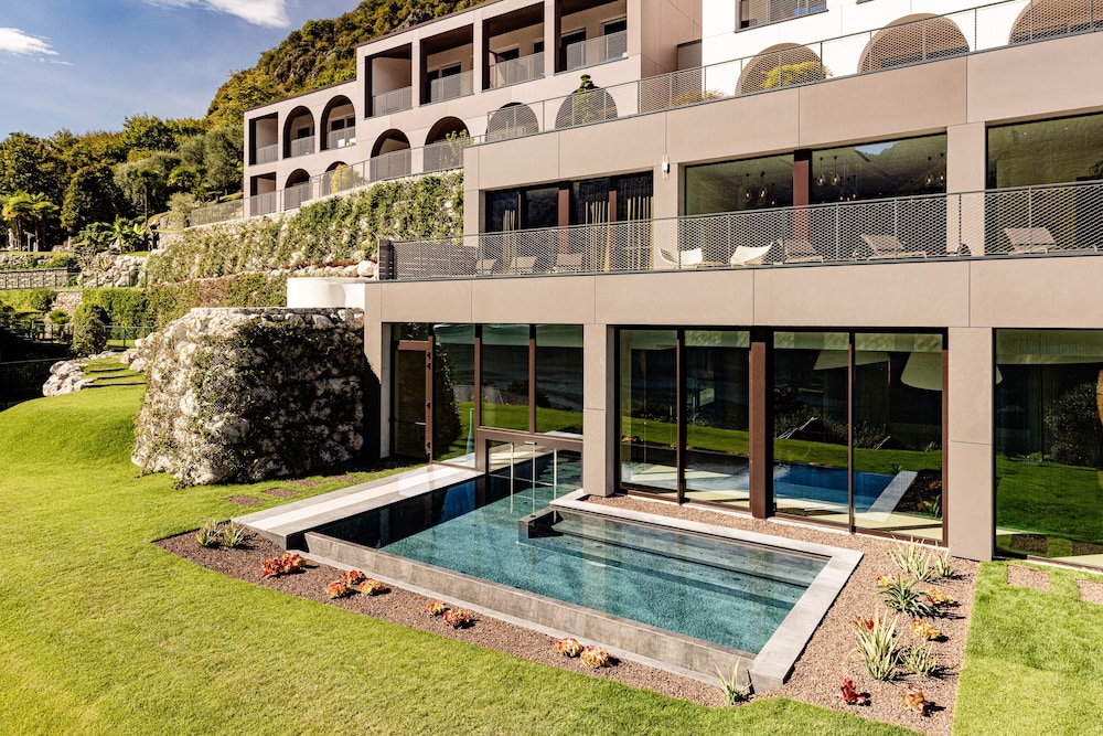 ARIA Retreat & SPA - The Leading Hotels of the World — Swimming pool in Porlezza, Lombardy