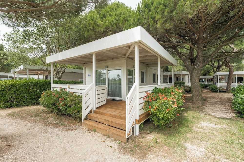 Club Del Sole Jesolo Family Resort — Hotel building in Jesolo, Veneto