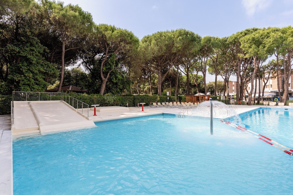 Club Del Sole Jesolo Family Resort — Swimming pool in Jesolo, Veneto