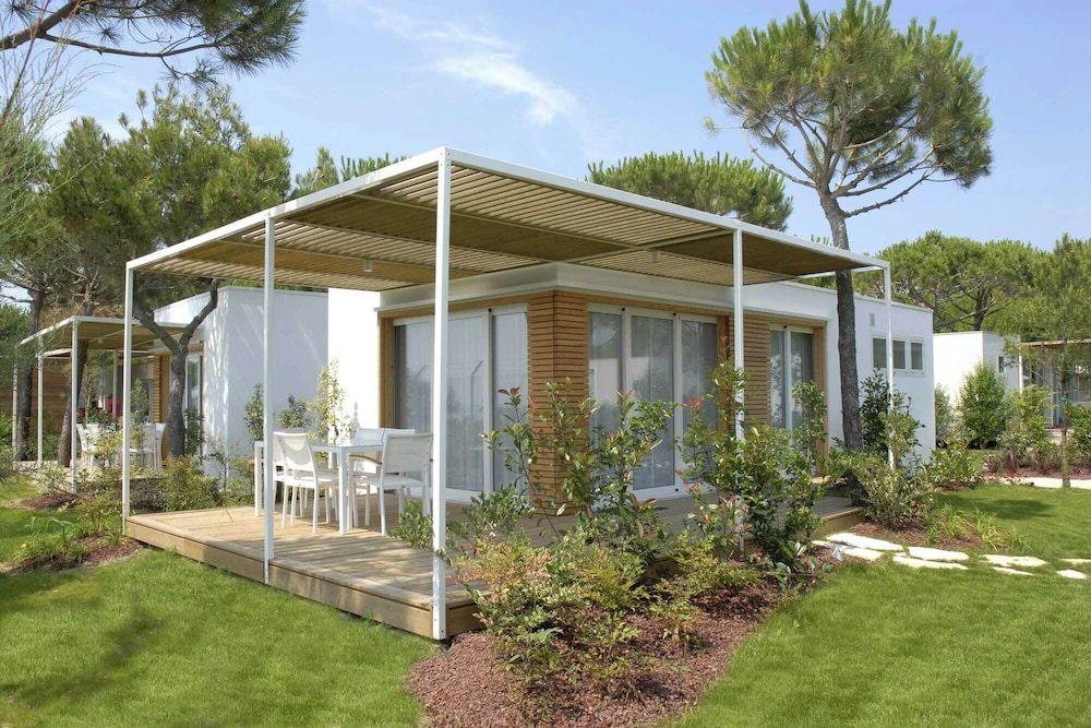 Club Del Sole Jesolo Family Resort — Hotel building in Jesolo, Veneto