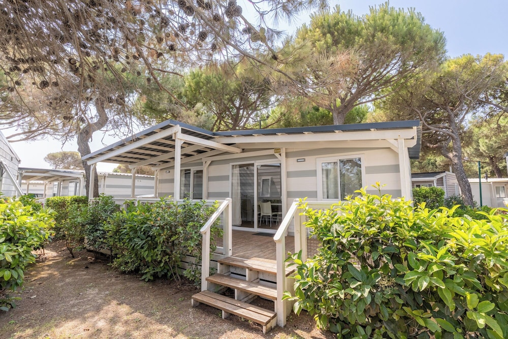 Club Del Sole Jesolo Family Resort — Hotel building in Jesolo, Veneto