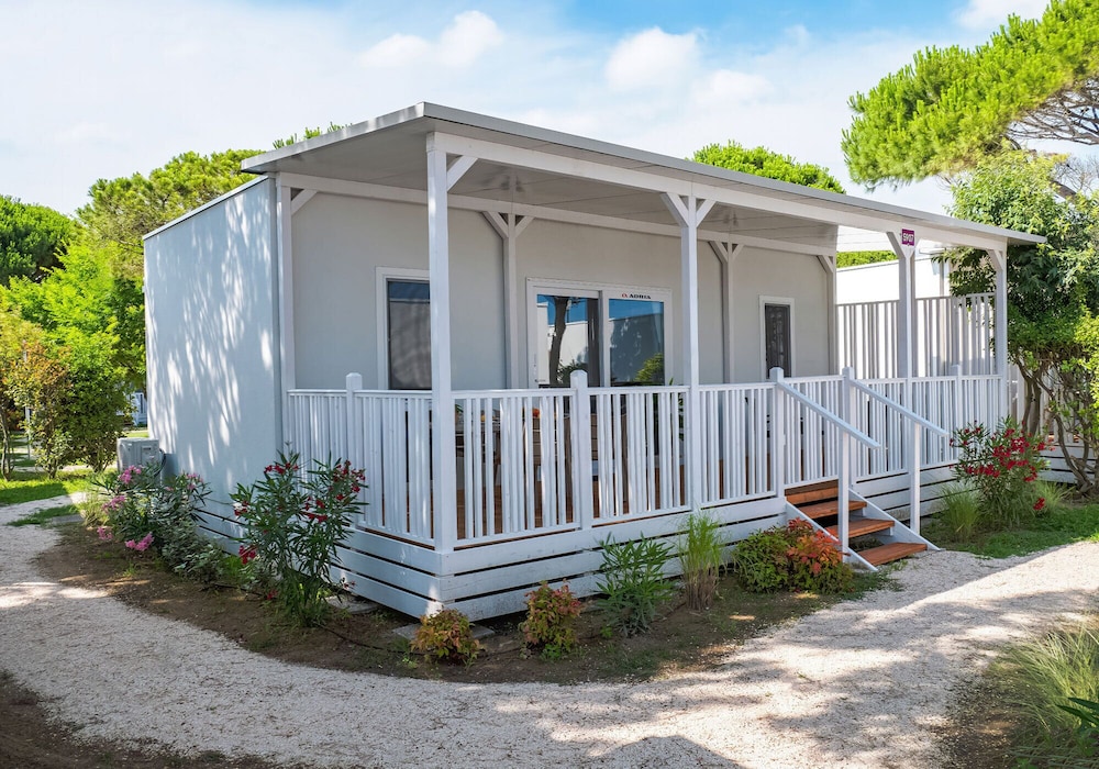 Club Del Sole Jesolo Family Resort — Hotel building in Jesolo, Veneto