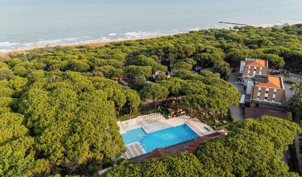 Club Del Sole Jesolo Family Resort — Main photo in Jesolo, Veneto