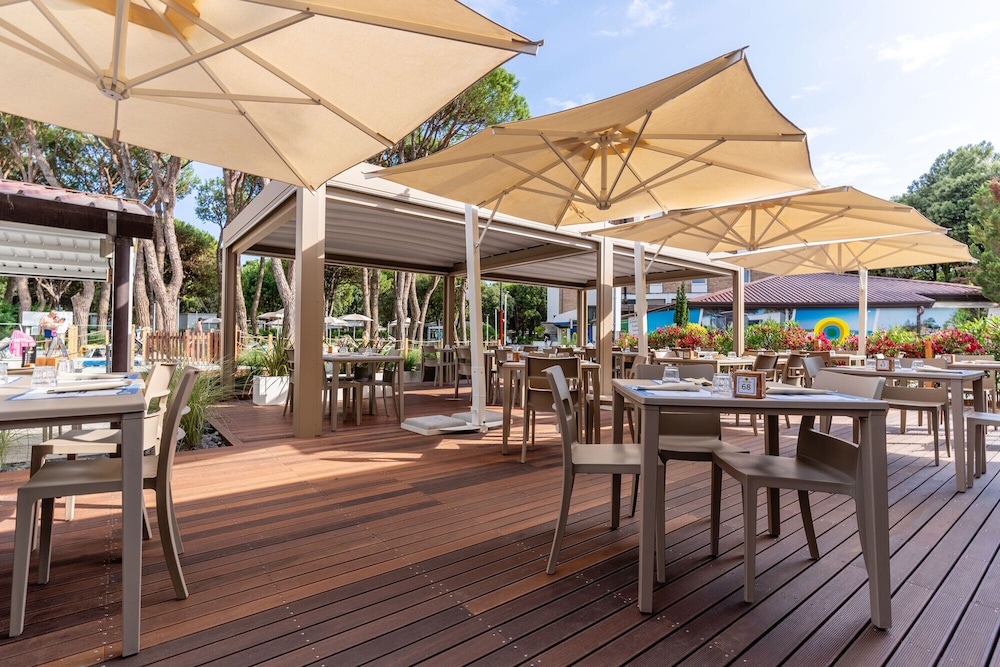Club Del Sole Jesolo Family Resort — Restaurant & bars in Jesolo, Veneto